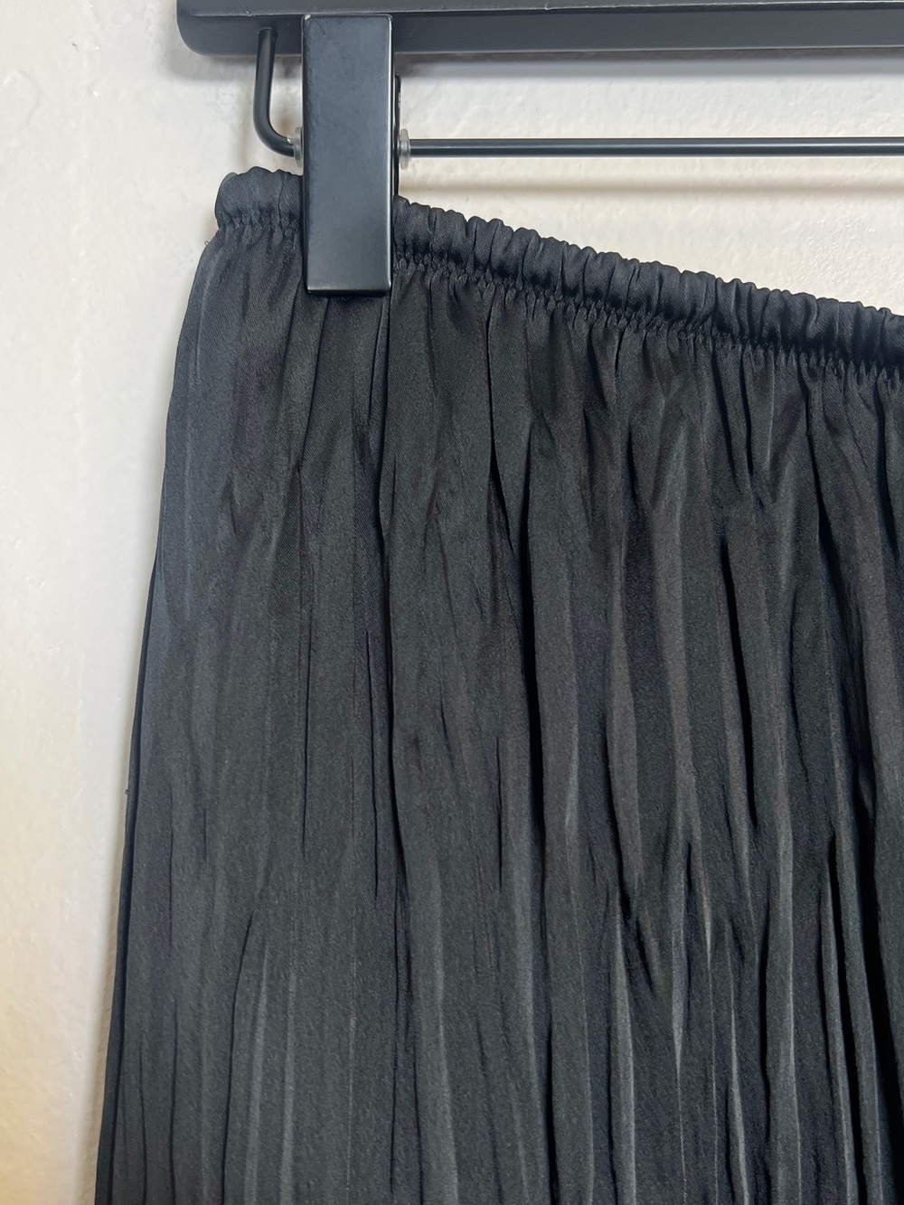 VINCE Women’s Size S Black Satin Crushed Pull-On Pant Elasticized Waist - Picture 6 of 15
